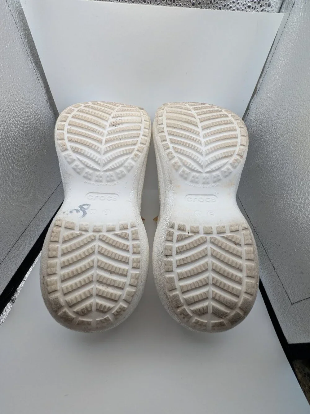 CROCS gold spike